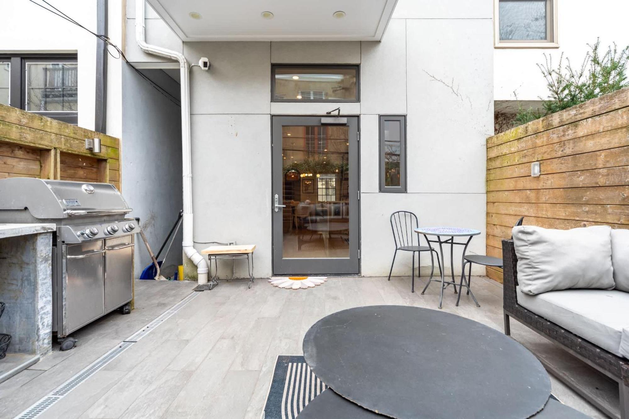 Cozy 4br Townhouse Walk To Fitler Sq & Riverwalk Holiday home *