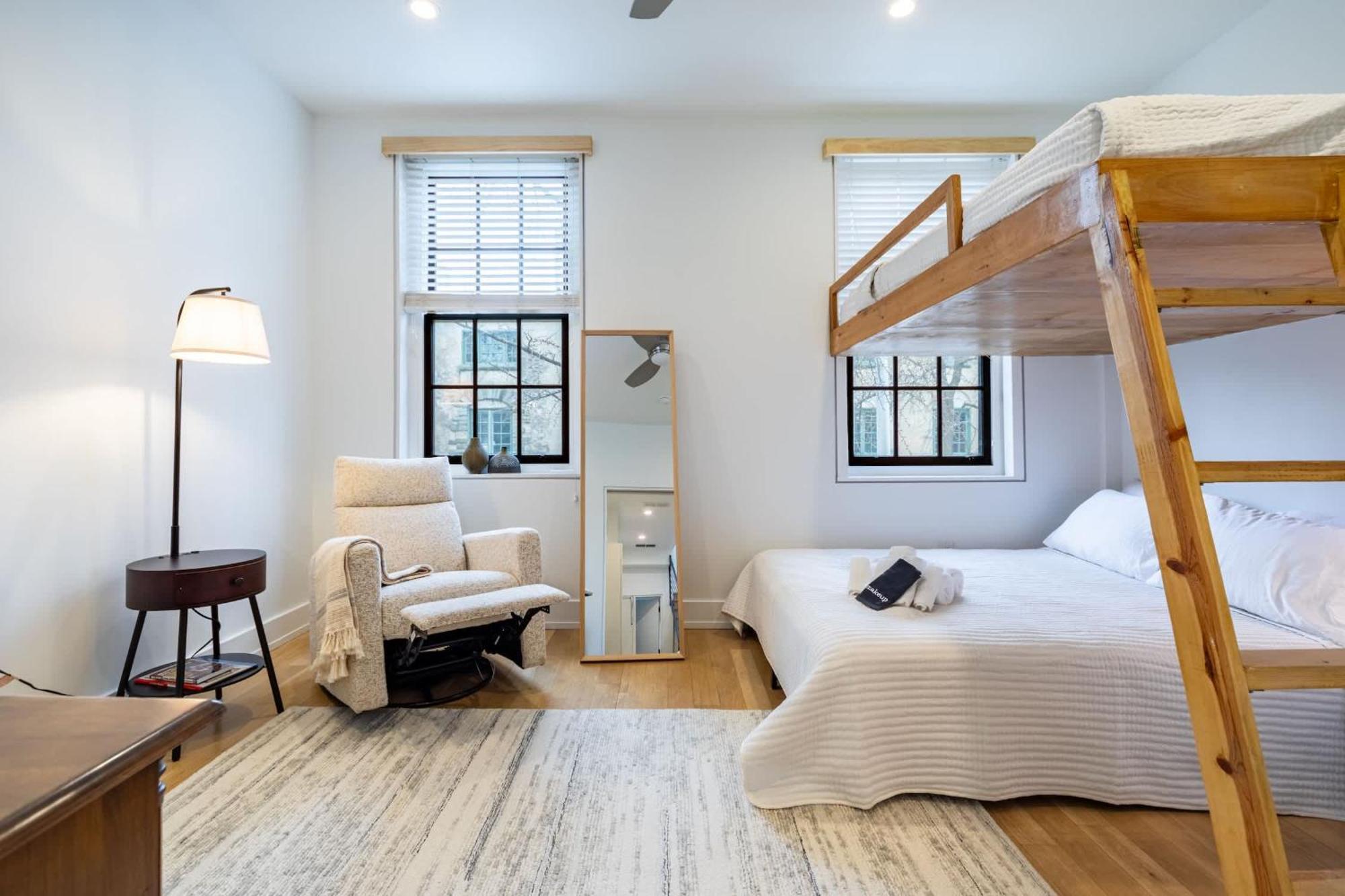 Cozy 4br Townhouse Walk To Fitler Sq & Riverwalk * Philadelphia