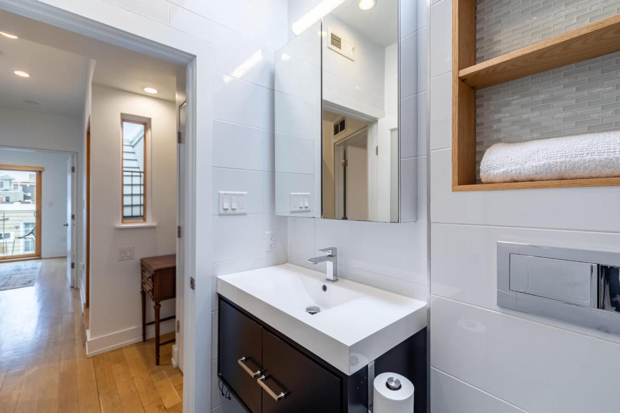 Cozy 4br Townhouse Walk To Fitler Sq & Riverwalk Holiday home