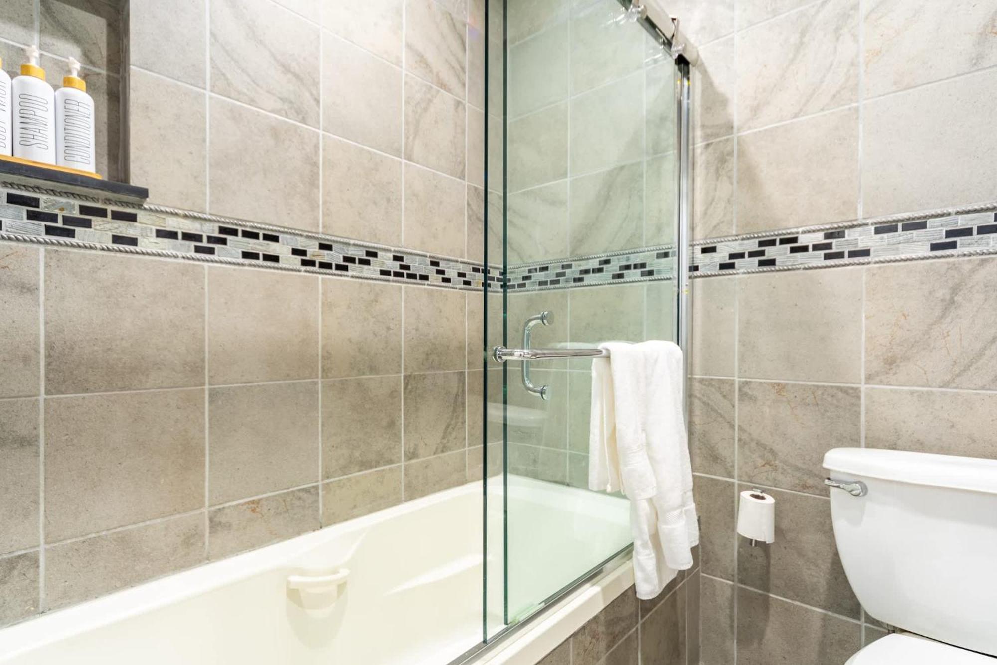 Cozy 4br Townhouse Walk To Fitler Sq & Riverwalk * Philadelphia